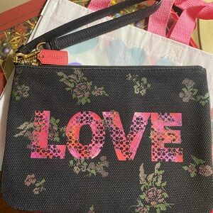 COACH large WRISTLET LOVE Clutch retails $178